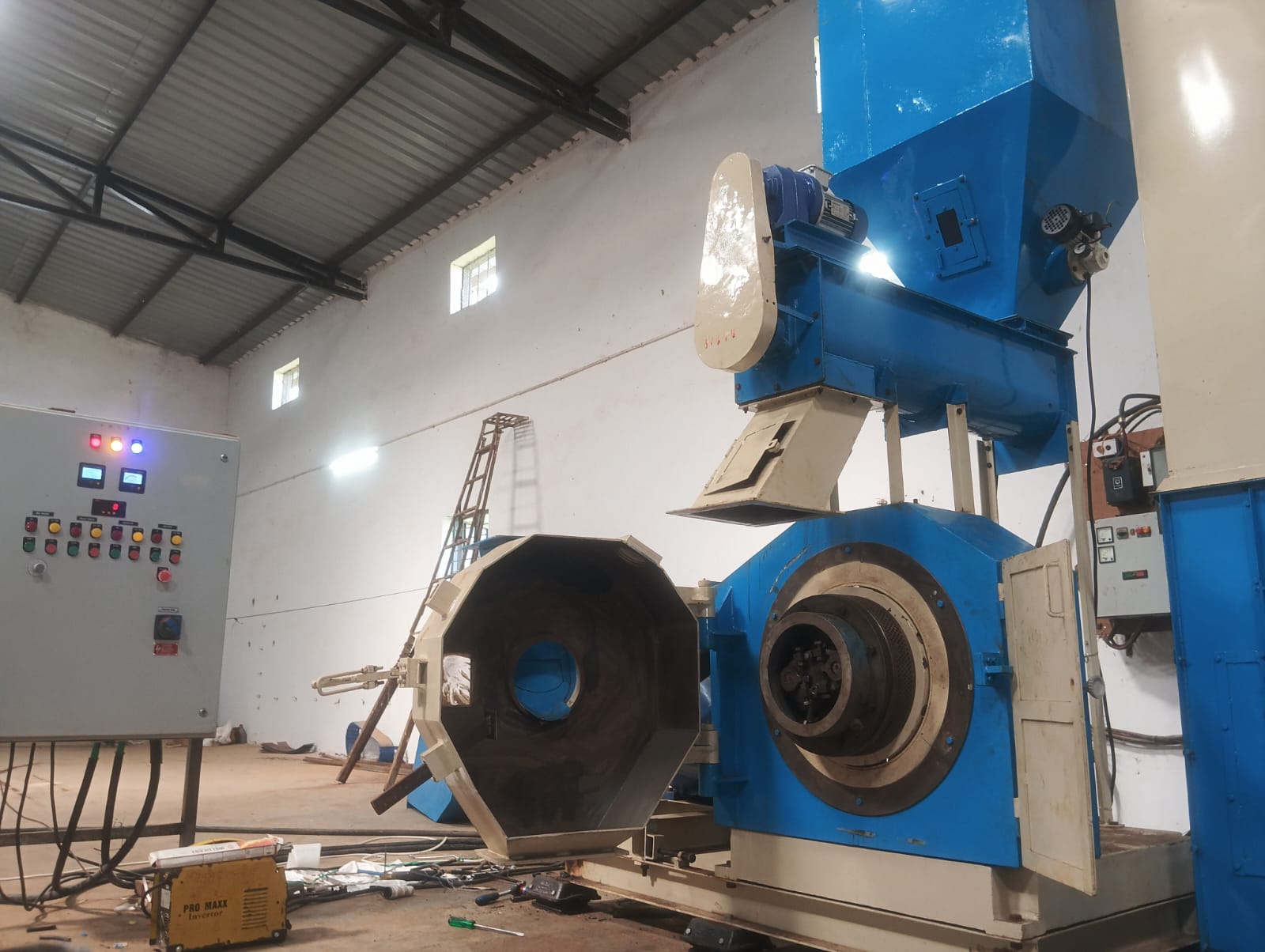 Sri Krishna Machine - Chicken Feeding Machine Services India